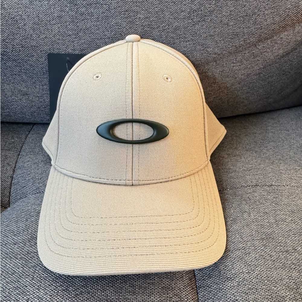 🆕 Oakley Tincan Rye/New Dark Brush Cap